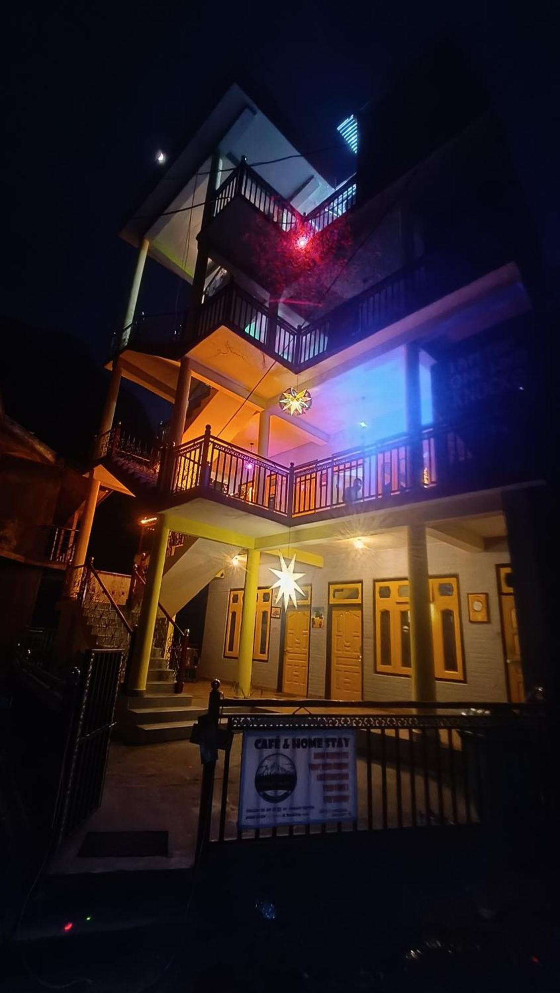 Pahadirovers Homestay & Cafe Kasol Exterior foto