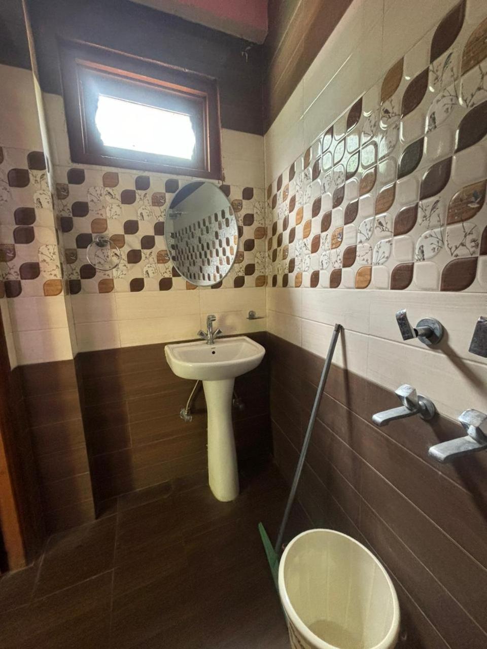 Pahadirovers Homestay & Cafe Kasol Cameră foto