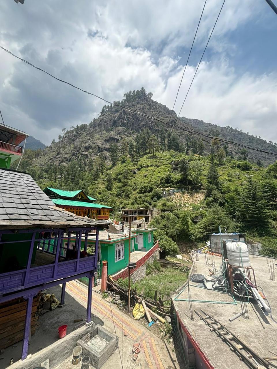 Pahadirovers Homestay & Cafe Kasol Exterior foto