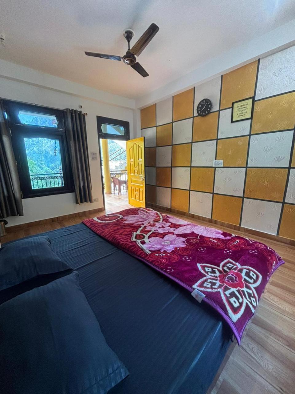 Pahadirovers Homestay & Cafe Kasol Exterior foto
