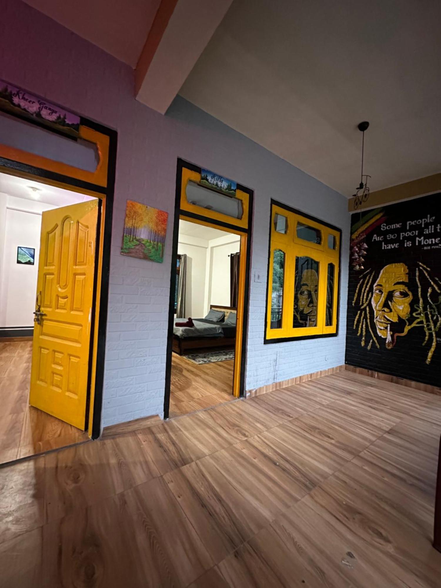 Pahadirovers Homestay & Cafe Kasol Exterior foto