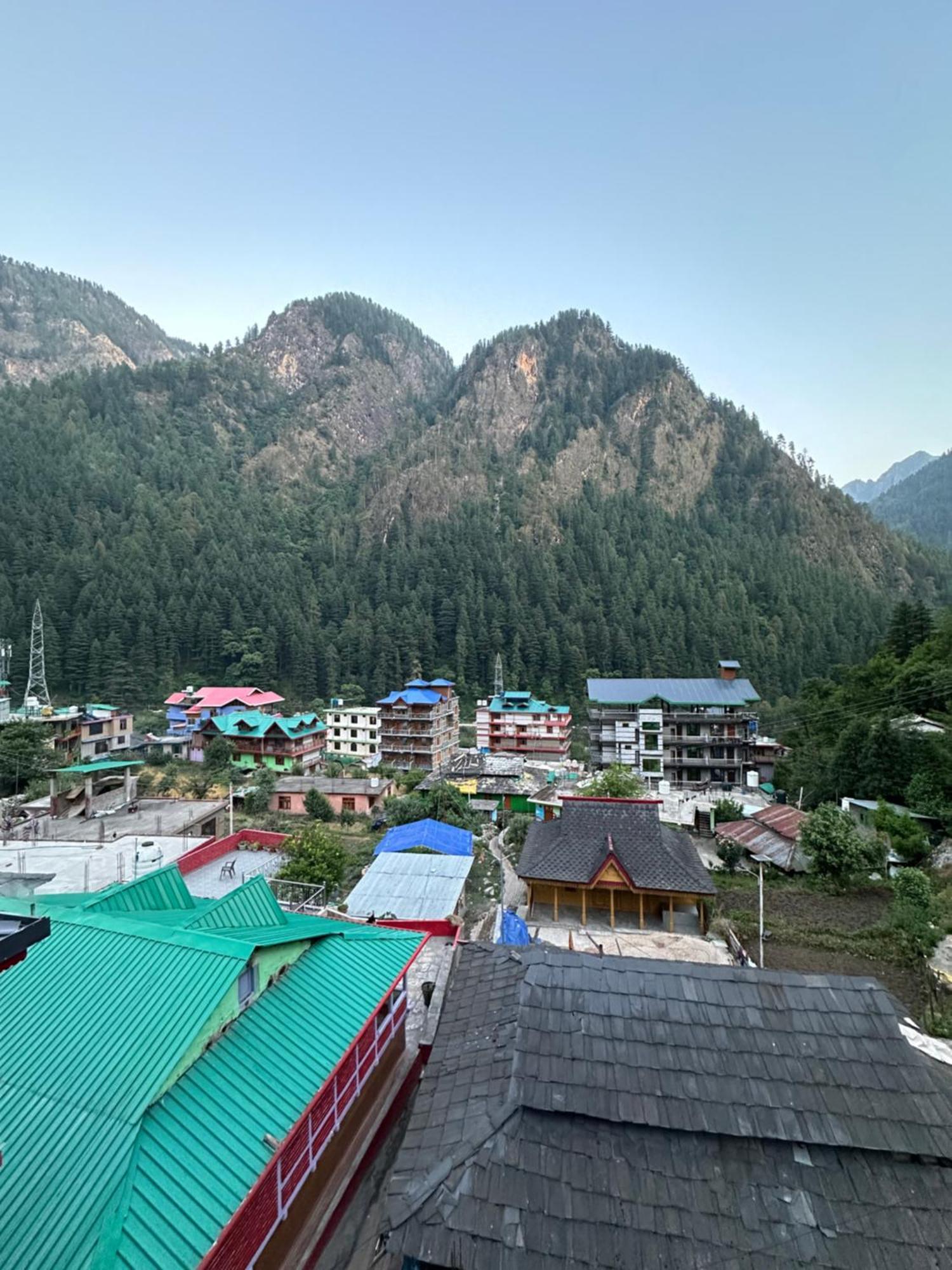 Pahadirovers Homestay & Cafe Kasol Exterior foto