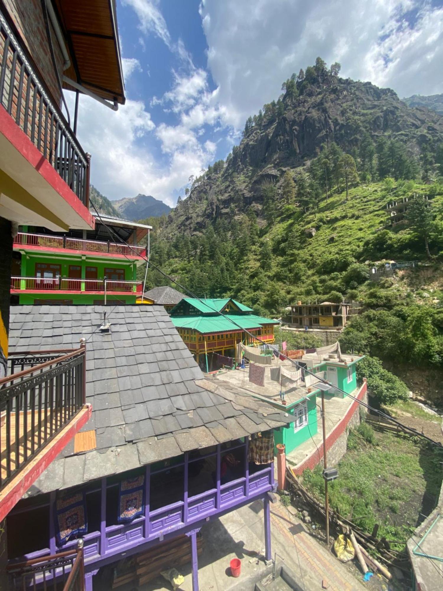 Pahadirovers Homestay & Cafe Kasol Exterior foto