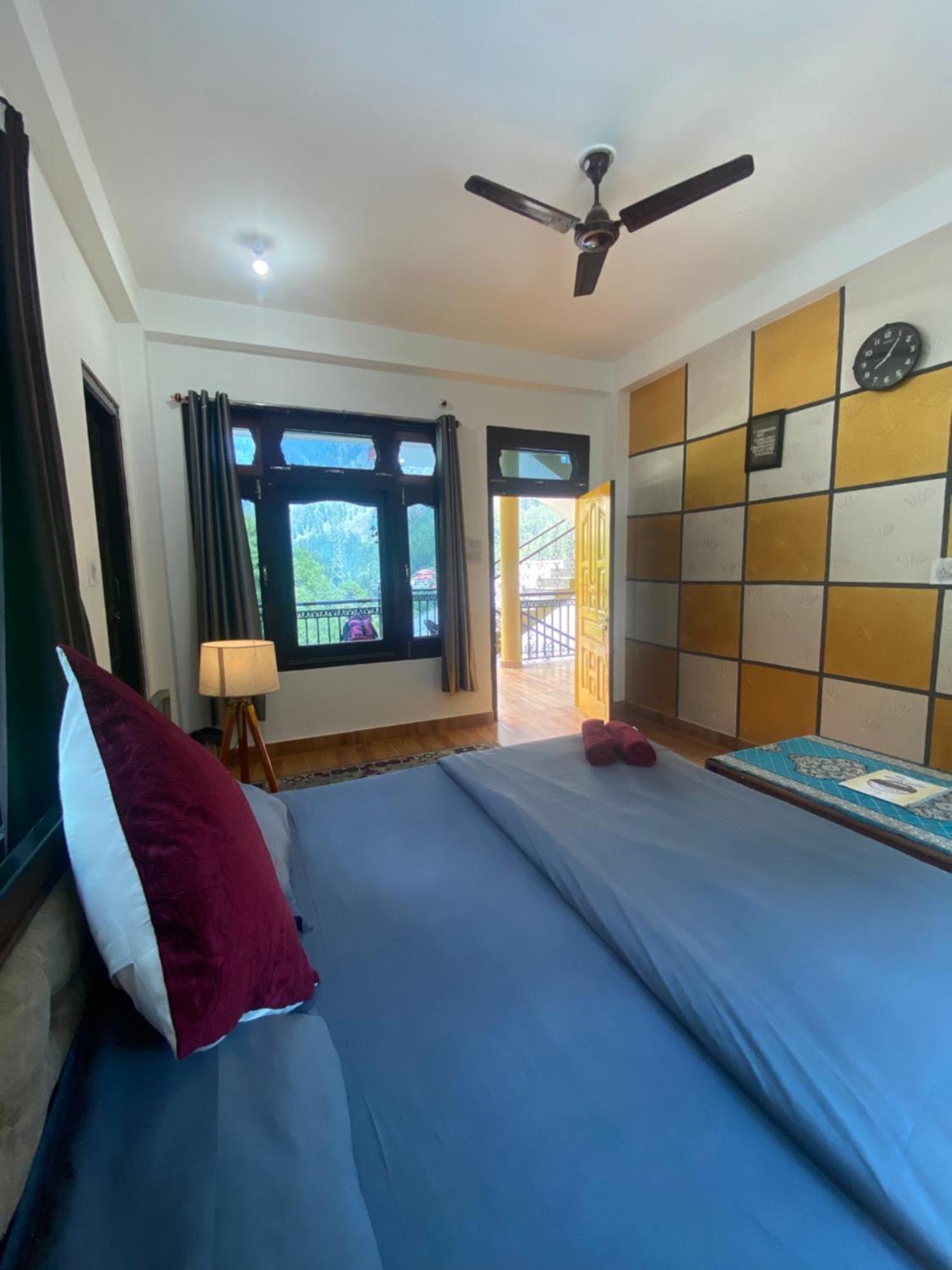 Pahadirovers Homestay & Cafe Kasol Exterior foto