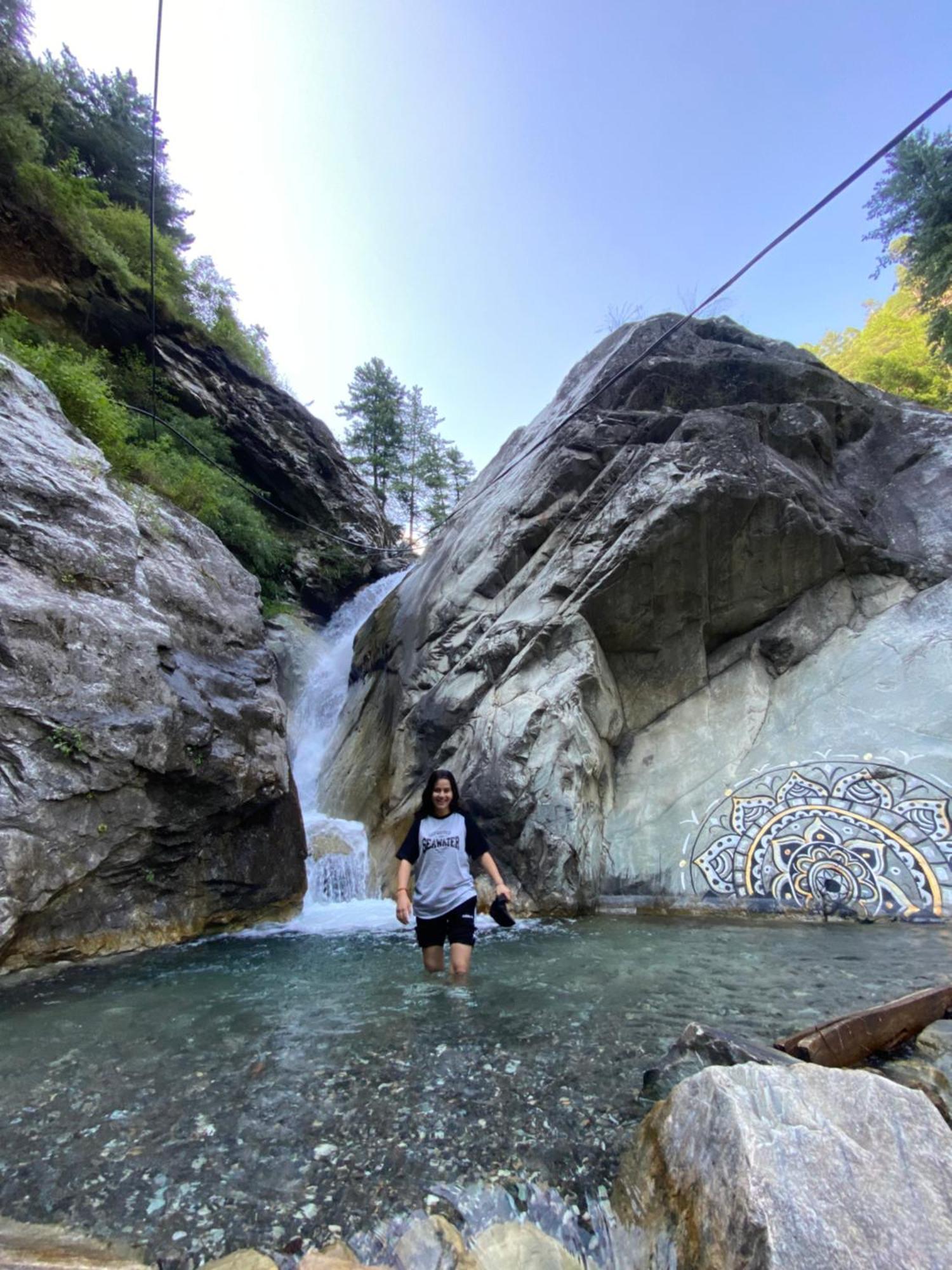 Pahadirovers Homestay & Cafe Kasol Exterior foto