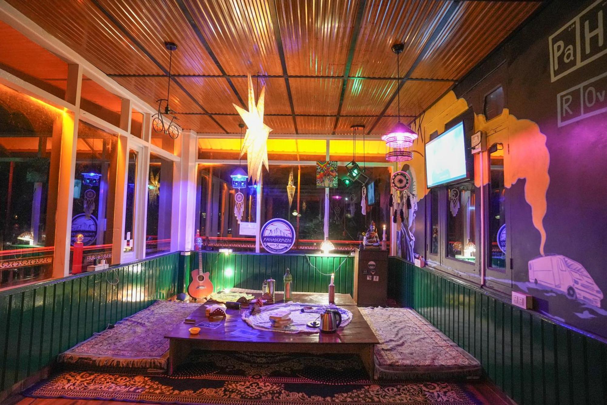 Pahadirovers Homestay & Cafe Kasol Exterior foto